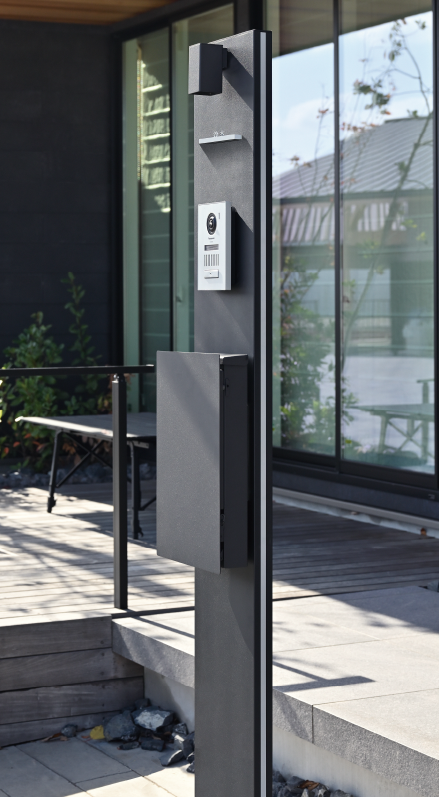 ワンスポットで住まいを格上げする「機能門柱」