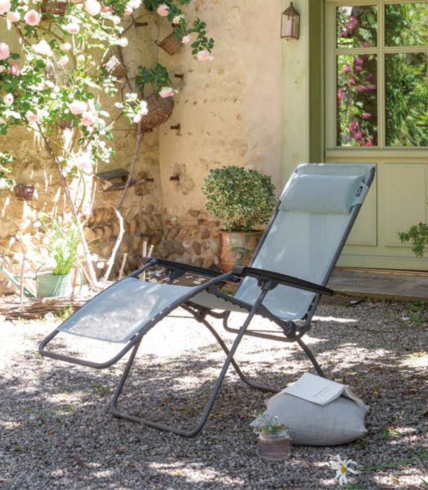 暮らしを外へ。デザインとくつろぎのガーデンファニチャー